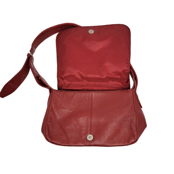 KENNETH COLE REACTION | Genuine Leather Red Shoulder Bag Purse - Picture 2 of 10